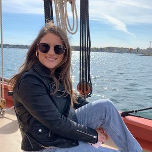 Meet your Posher, Emily